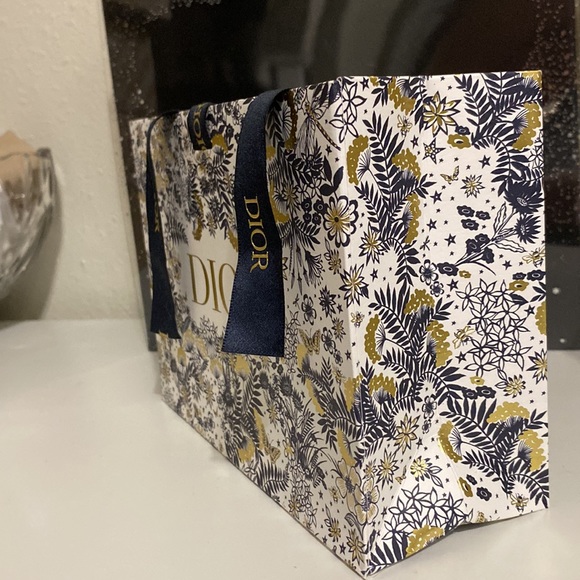 DIOR Holiday Gift Bag Bundle-2021 - Picture 8 of 8